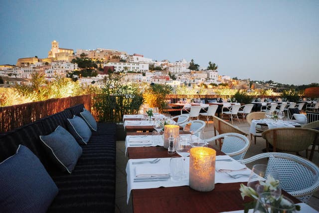 
Enjoy balmy evenings on the roof terrace of Gran Hotel Montesol 
<a href ="http://www.booking.com/hotel/es/montesol.en-gb.html?aid=1647697&amp;label=a8933286-gallery" target="_blank" class="body-gallery" data-vars-item-name="GL-9351151-http://www.booking.com/hotel/es/montesol.en-gb.html?aid=1647697&amp;label=a8933286-gallery" data-vars-event-id="c6">Check availability</en>

