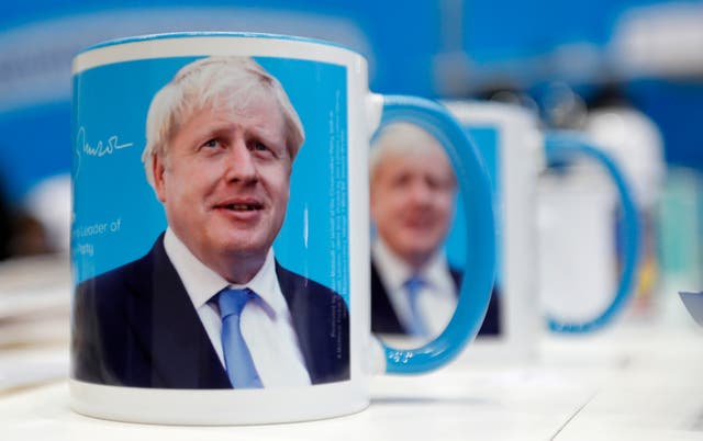 Mugs with Boris Johnson's portrait for sale at the Conservative Party Conference in Manchester on 29 9月