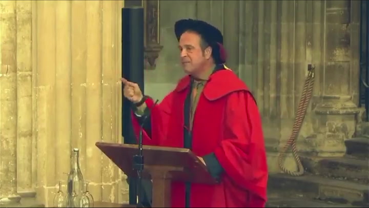 Mark Thomas calls for Boris Johnson to be ‘publicly horse-whipped’ in graduation speech