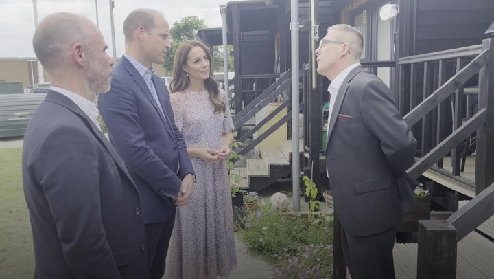 Prince William and Kate Middleton visit Big Issue seller’s house in Cambridge