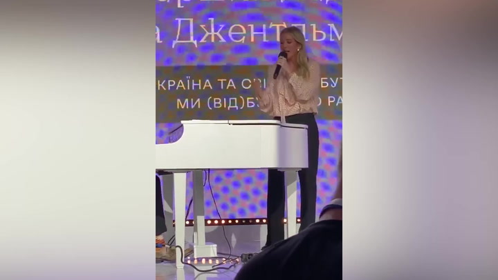 Ellie Goulding sings in Ukrainian at First Ladies Summit in Kyiv
