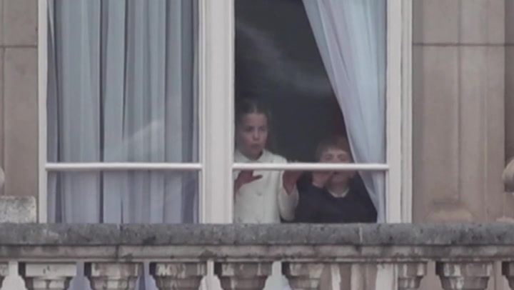 Prins Louis beste øyeblikk fra platinajubileet mens han stjeler søkelyset fra Queen