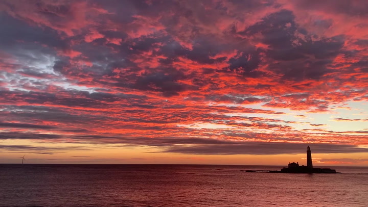 Stunning sunrise captured over St Mary’s Lighthouse, Whitley Bay