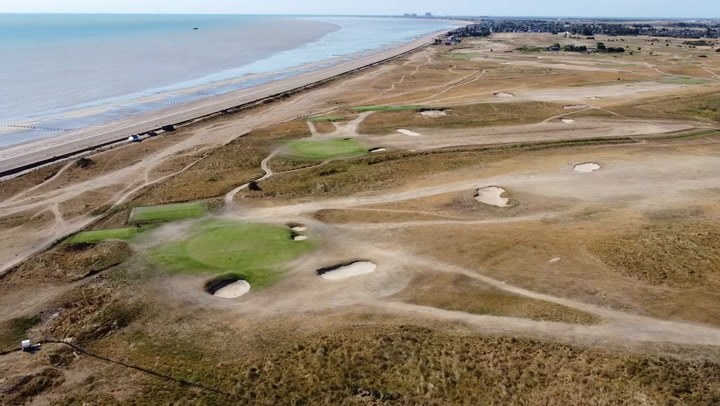 英国热浪: Golf course in Kent dries out ahead of more hot weather