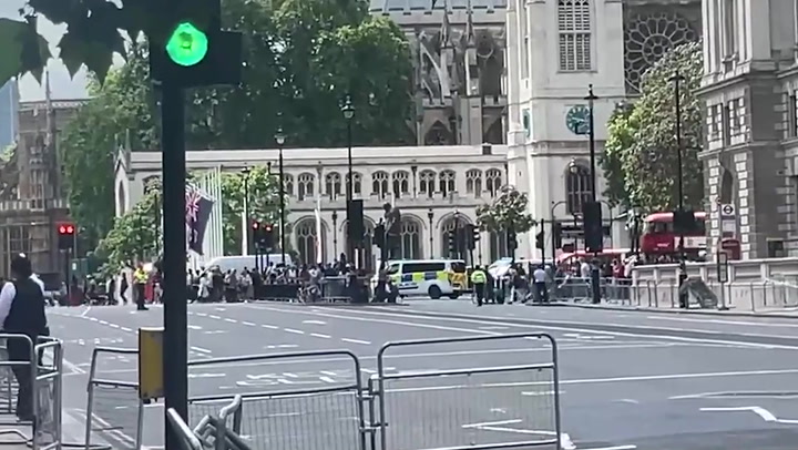 Police investigate suspicious package near Downing Street