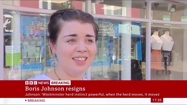 Woman has no idea Boris Johnson announced resignation in hilarious viral clip