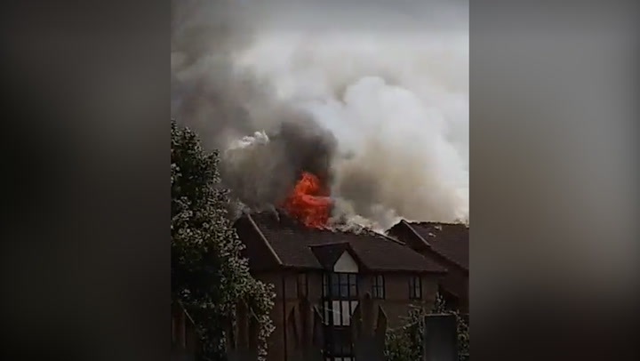 Huge fire tears through block of flats in Bedford after 'major gas explosion'