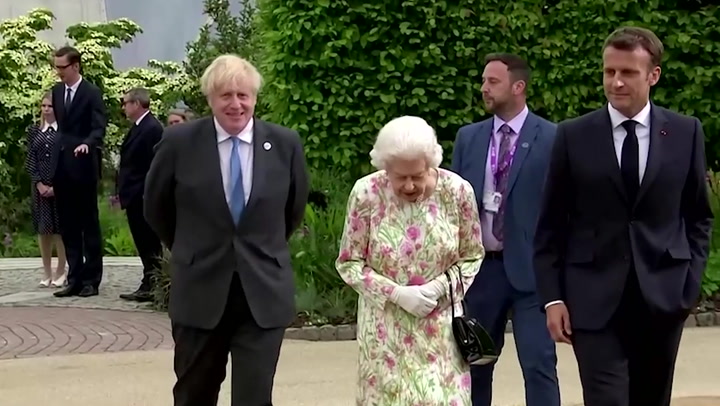 Queen Elizabeth joins G7 leaders for family photo