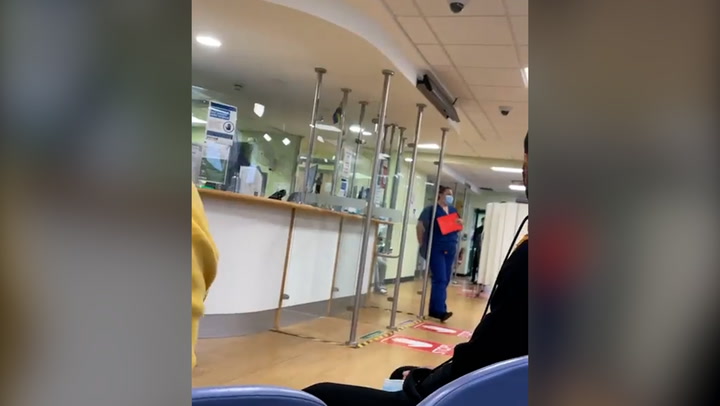 NHS nurse informs A&E patients waiting time is 13 時間