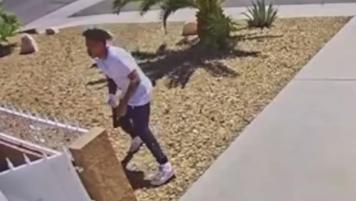 Footage shows robbery suspect’s gun jam as he tries to shoot man in Las Vegas