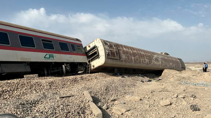 Train derailment in east Iran kills at least 17 そしてさらに数十人を負傷させる