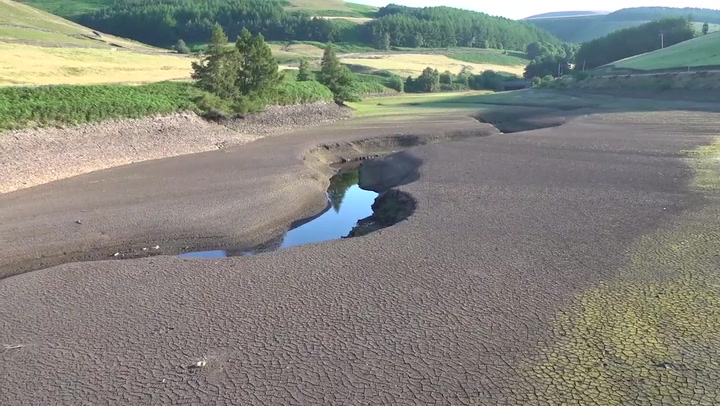 Heatwave: Water levels fall at Woodhead Reservoir as hot weather continues