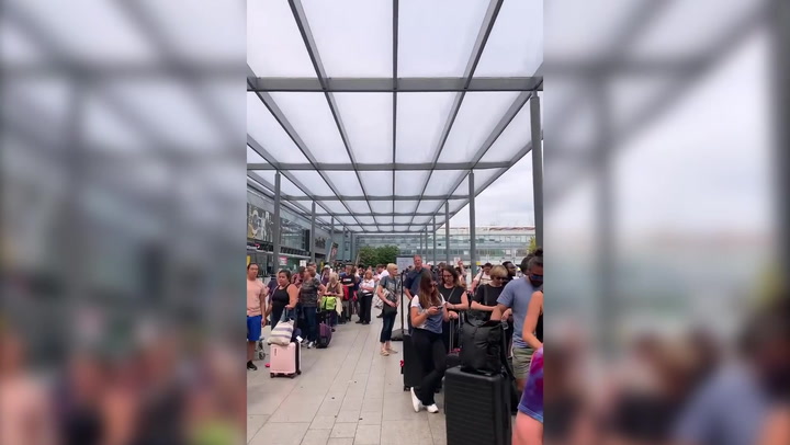 Heathrow travel chaos: Delta passengers forced to queue for check-in outside of airport