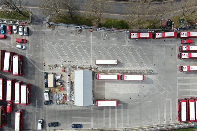 Sitio de prueba del garaje de autobuses de Londres para generar electricidad.