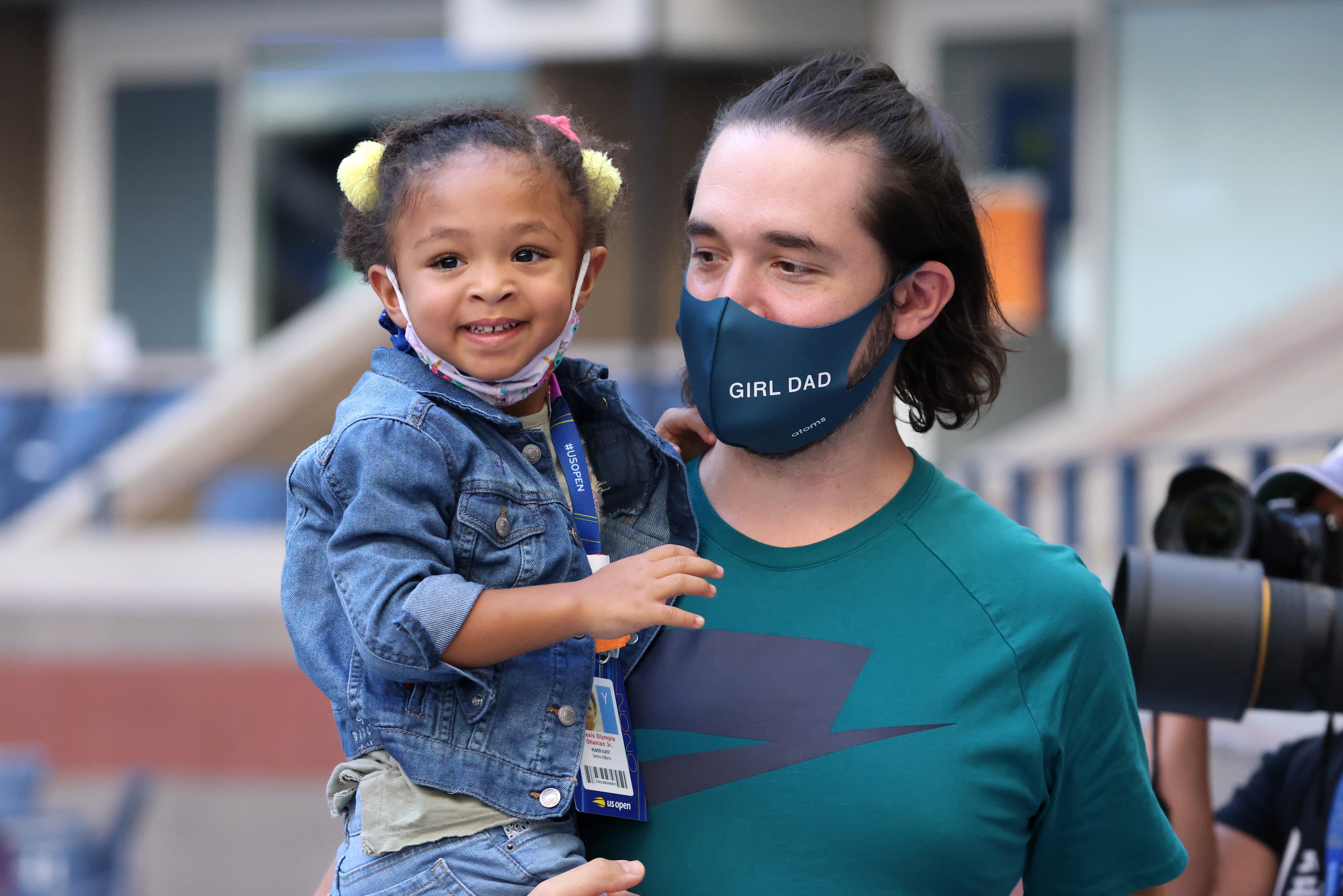 Alexis Ohanian wears 'Girl Dad' mask as he and daughter ...