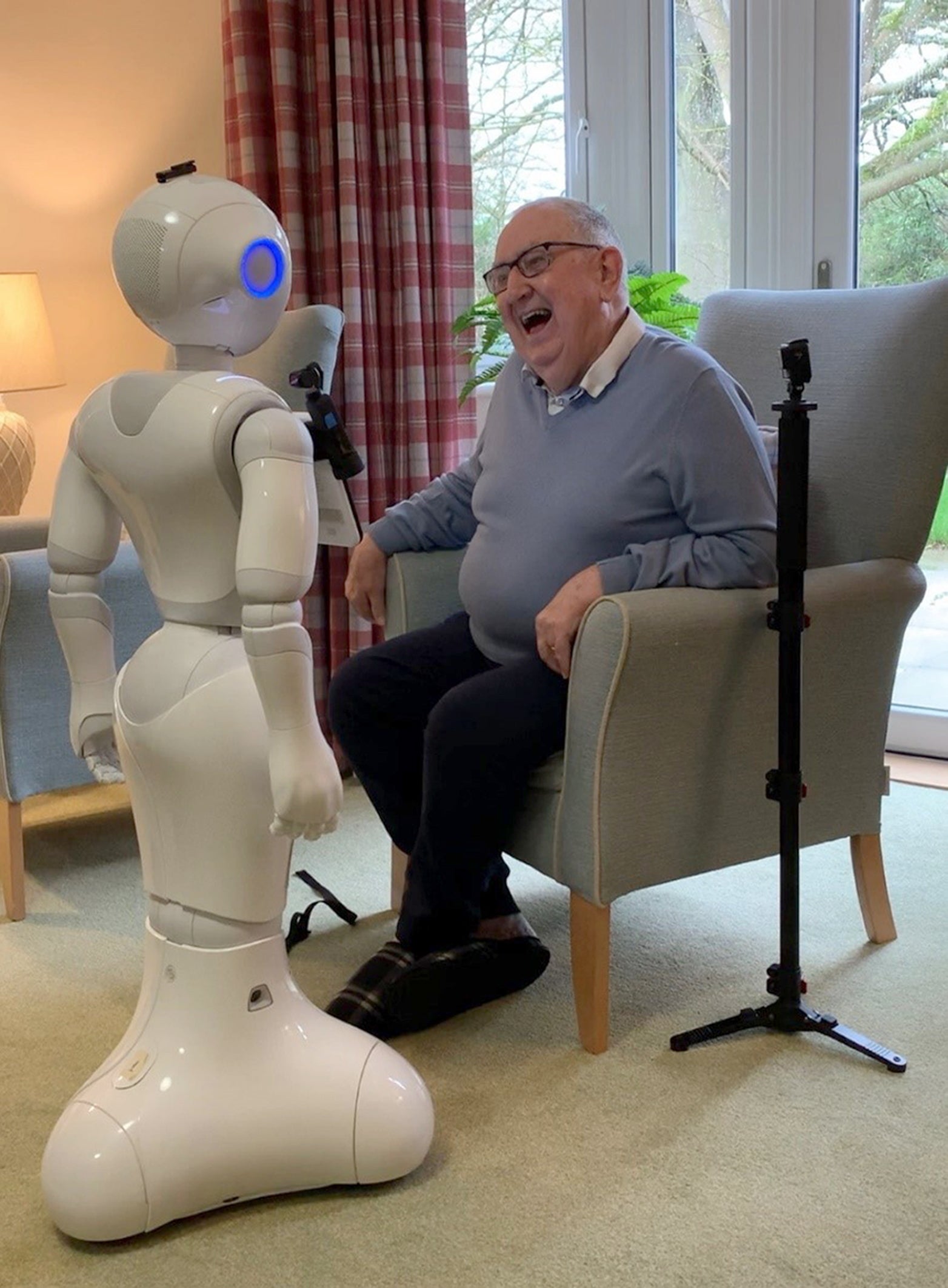 Pepper the robot with an elderly man