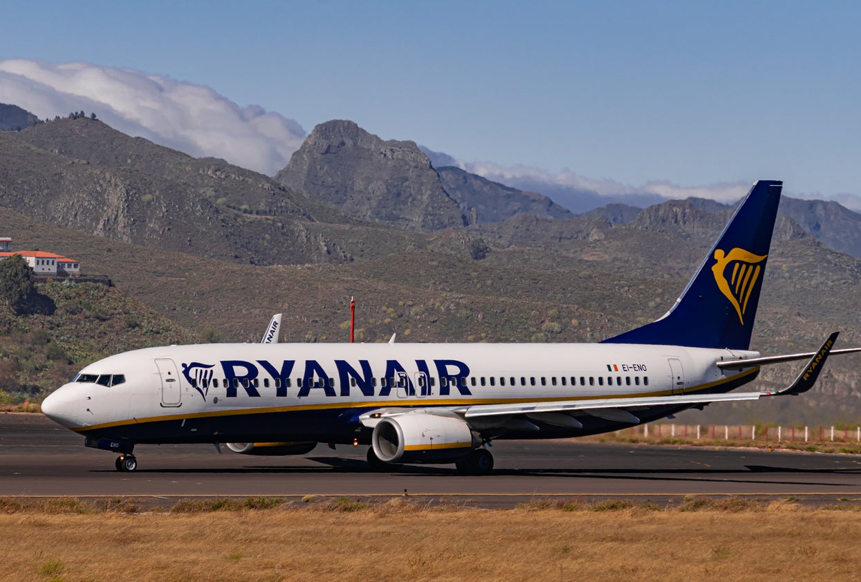 Four police officers were injured as a result of an altercation with a Ryanair passenger