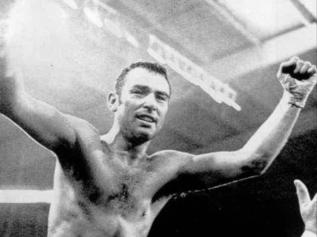 Alan Minter celebrates winning the world title after victory over Vito Antuofermo
