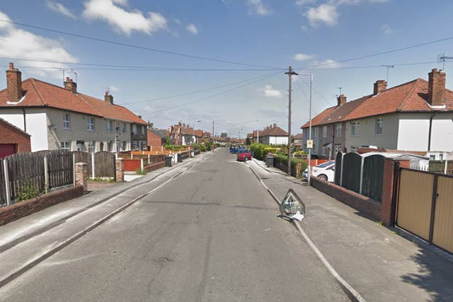 Welfare Road en Doncaster, donde dos personas han sido arrestadas bajo sospecha de homicidio por negligencia grave.