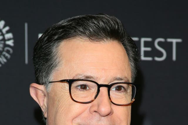  Stephen Colbert criticó la
imprudente manifestación de Donald Trump en Nevada, celebrada en desafío a las
directrices estatales sobre el coronavirus.
