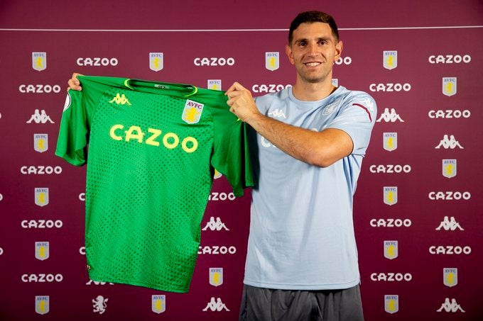 Aston Villa have signed goalkeeper Emiliano Martinez