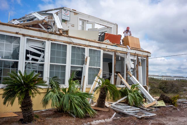El huracán Sally ha dejado escenas de destrucción como en esta casa en Perdido Key, Florida