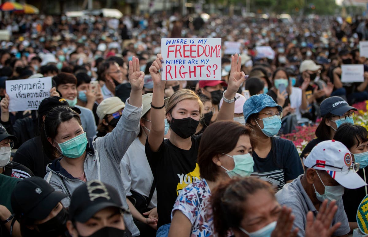 Thai protesters hold ambitious rally for democratic reforms