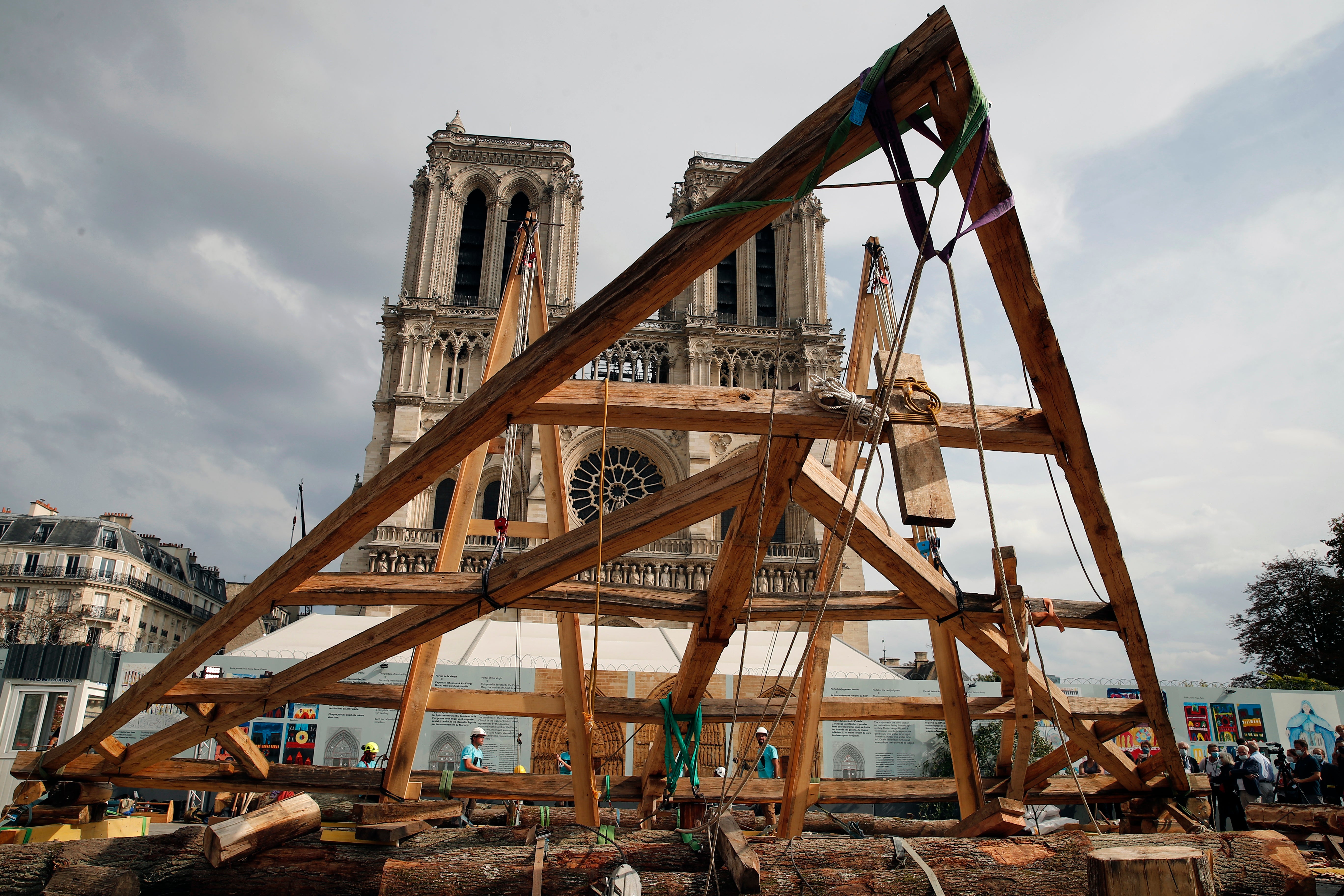 Notre Dame Cathedral Update Carpenters Wow Public With Medieval 