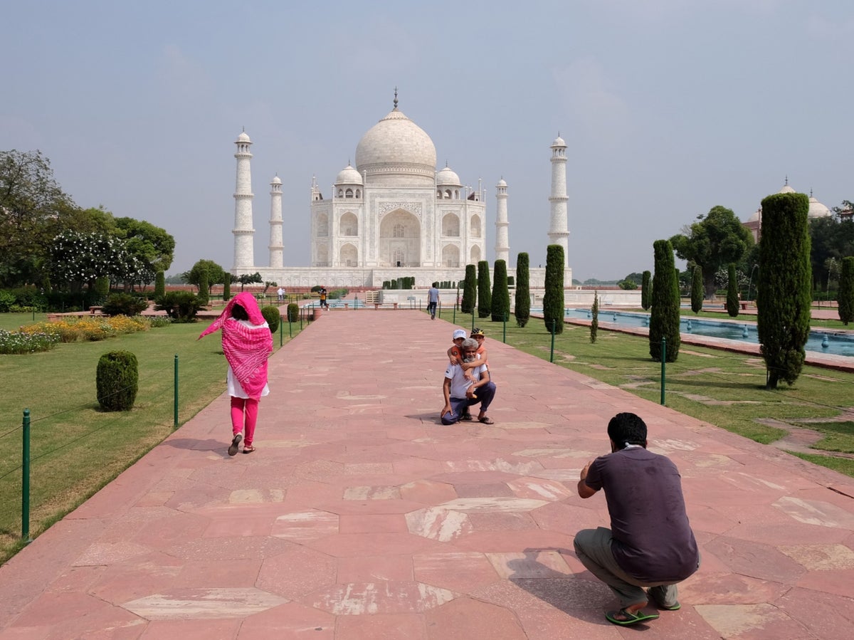 US tourist visiting Taj Mahal molested by tour guide
