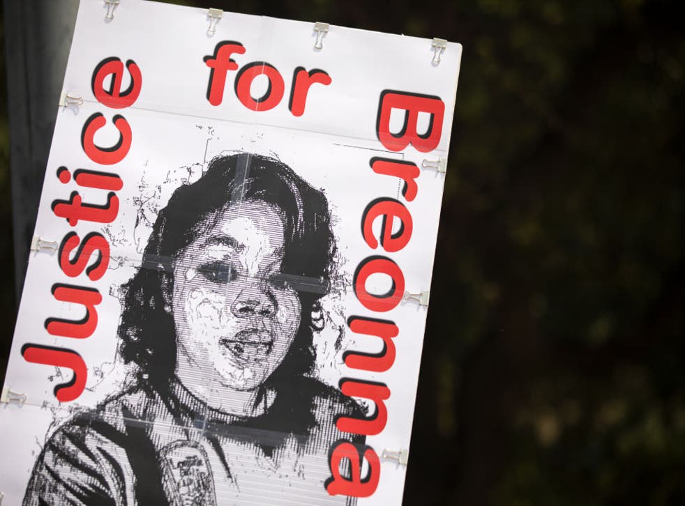 Breonna Taylor recibió varios disparos y murió durante una redada de la policía.