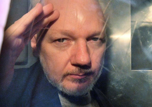 Más de 160 líderes y diplomáticos mundiales piden que Reino Unido libere a Julian Assange