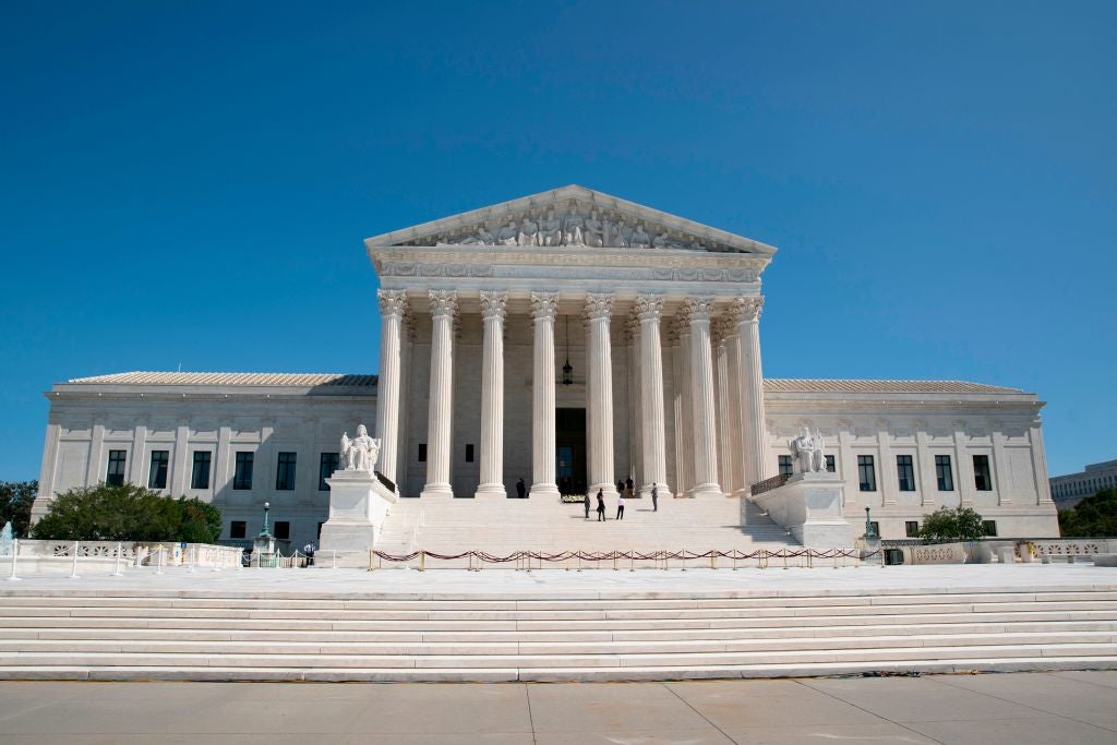 what does the constitution specify about the supreme court