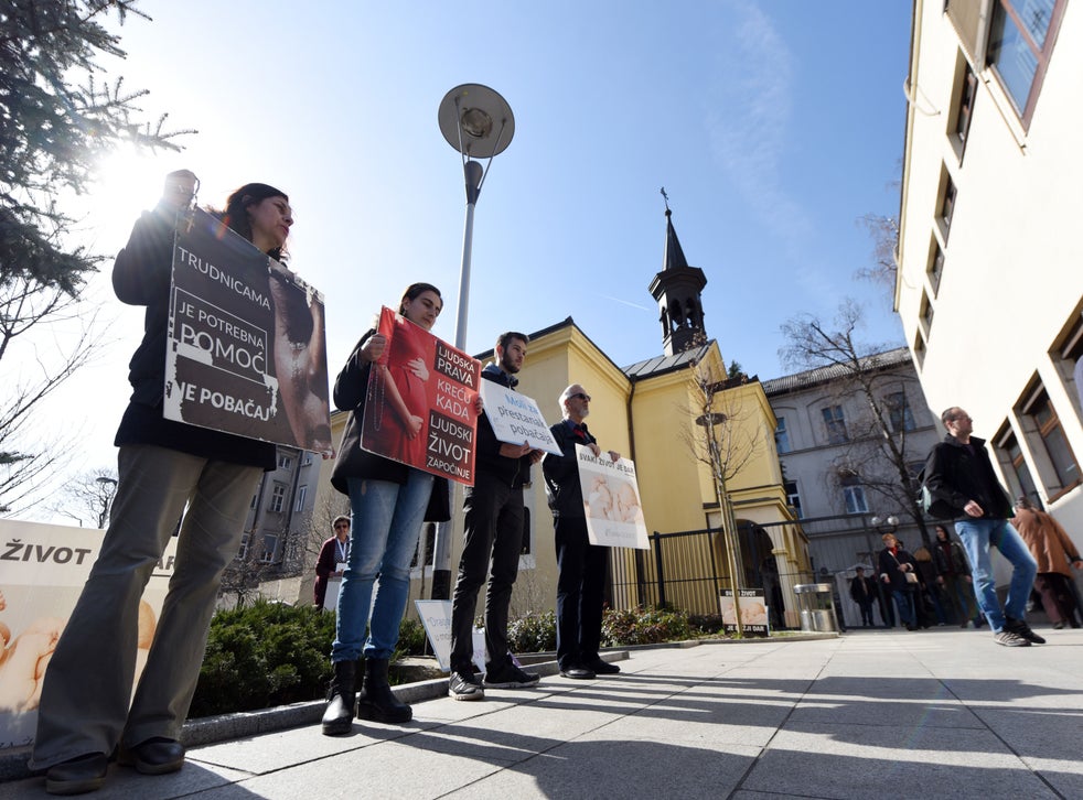 Anti abortion Activists Begin 40 day Protest Outside Clinics Across 