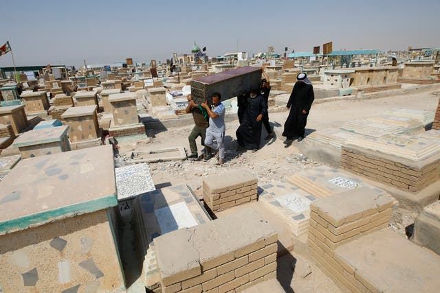 Iraqis flock to Najaf’s Covid-19 cemetery to move their dead elsewhere
