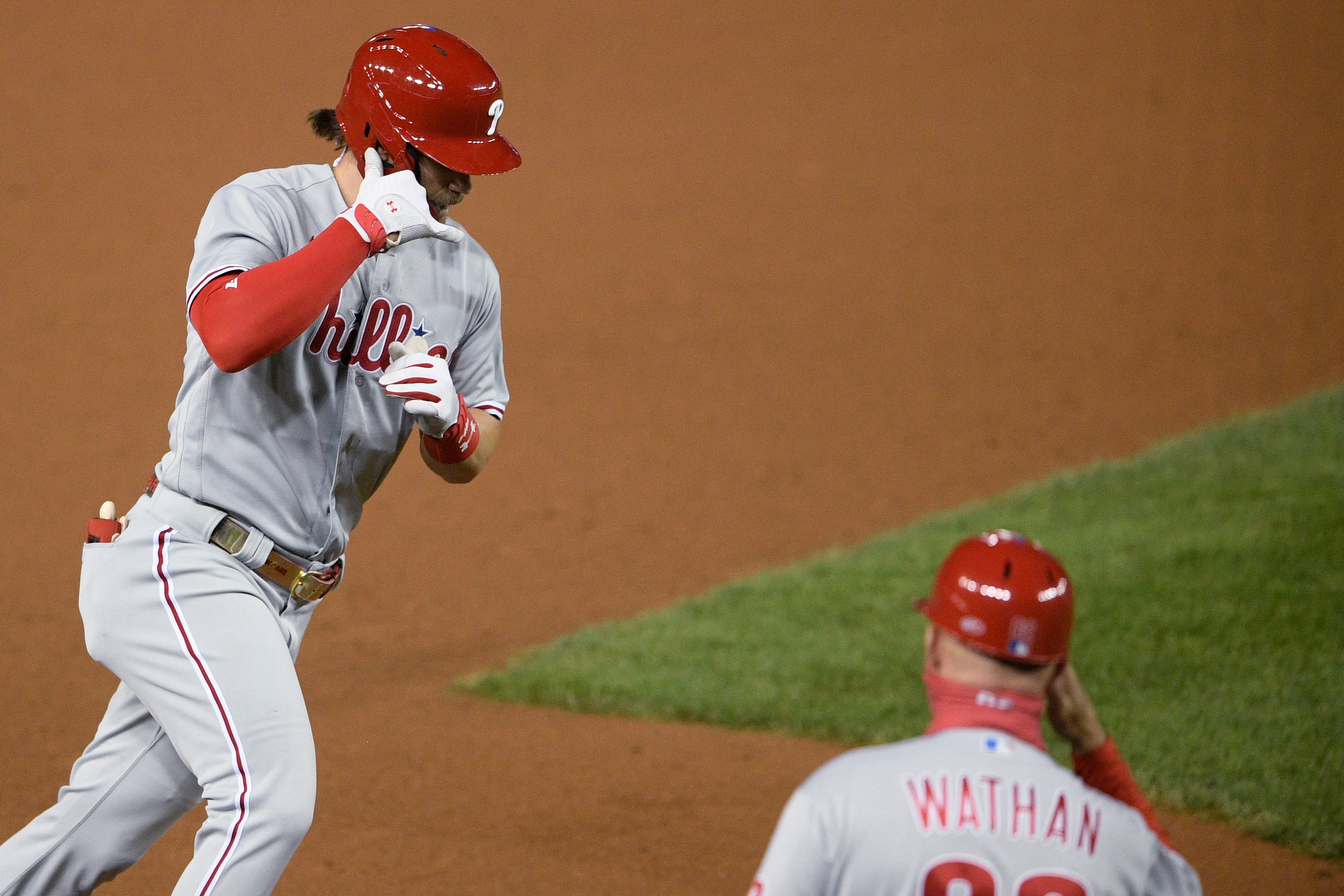 Phillies first baseman Bryce Harper leaves game versus Nationals