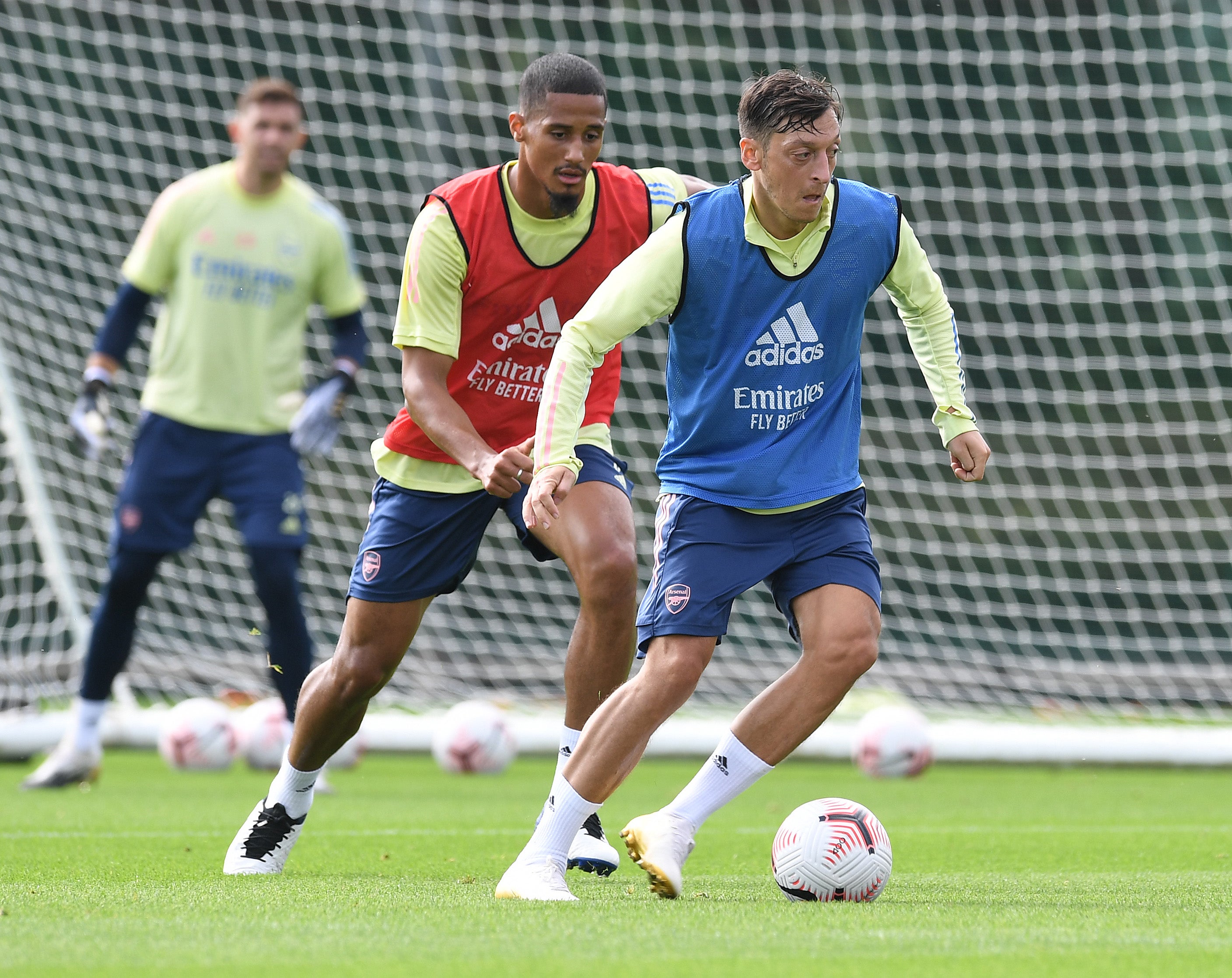 Mesut Ozil in training with William Saliba