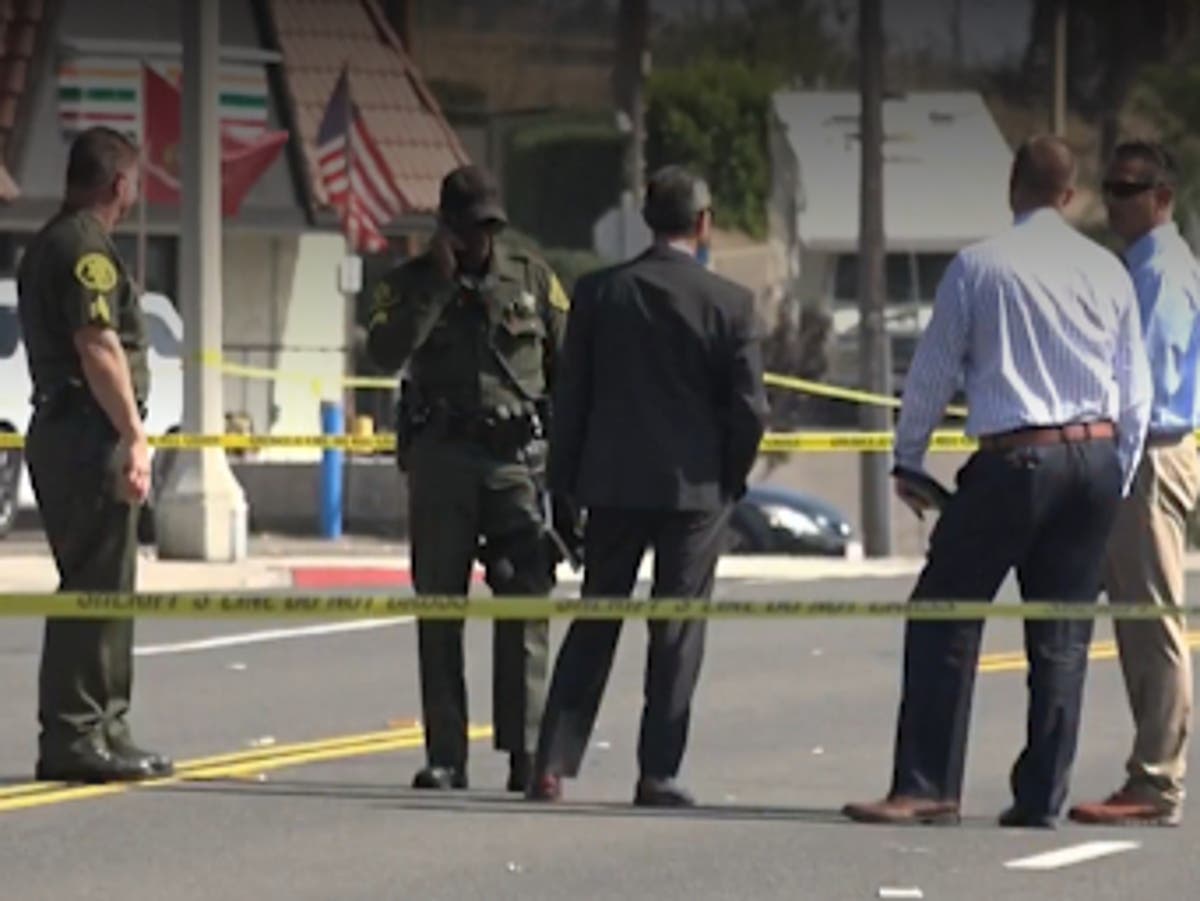 Afroamericano es asesinado a tiros por la policía, testigos dicen que ...
