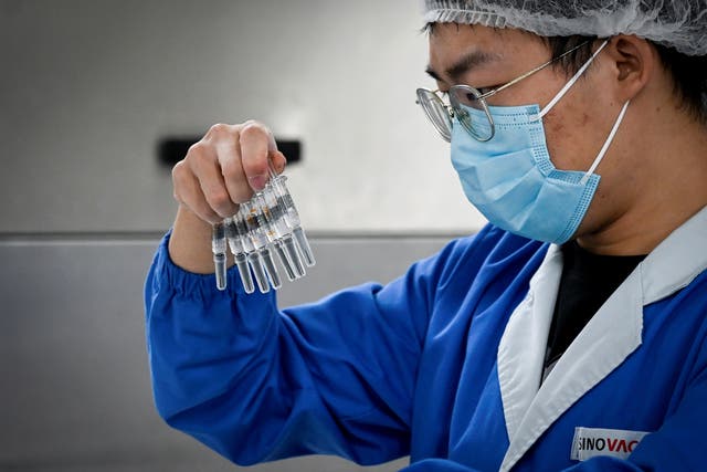 A nivel mundial, China tiene el mayor número de posibles vacunas en la llamada fase 3, de ensayos clínicos avanzados.