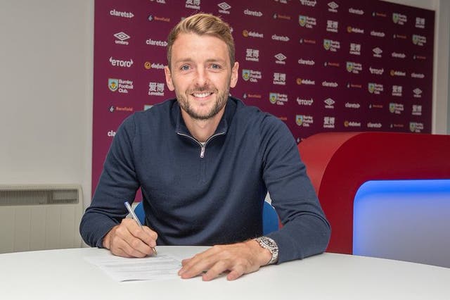 Dale Stephens signs on the dotted line for Burnley