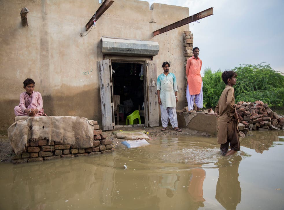 Pakistan floods: Families forced to live in the open and rely on emergency food | The Independent