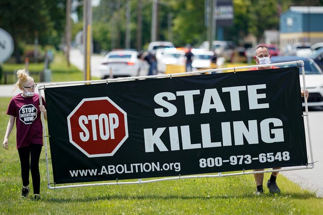 <p>Protesters outside Terre Haute in Indiana in September, where many federal death row prisoners are kept</p>