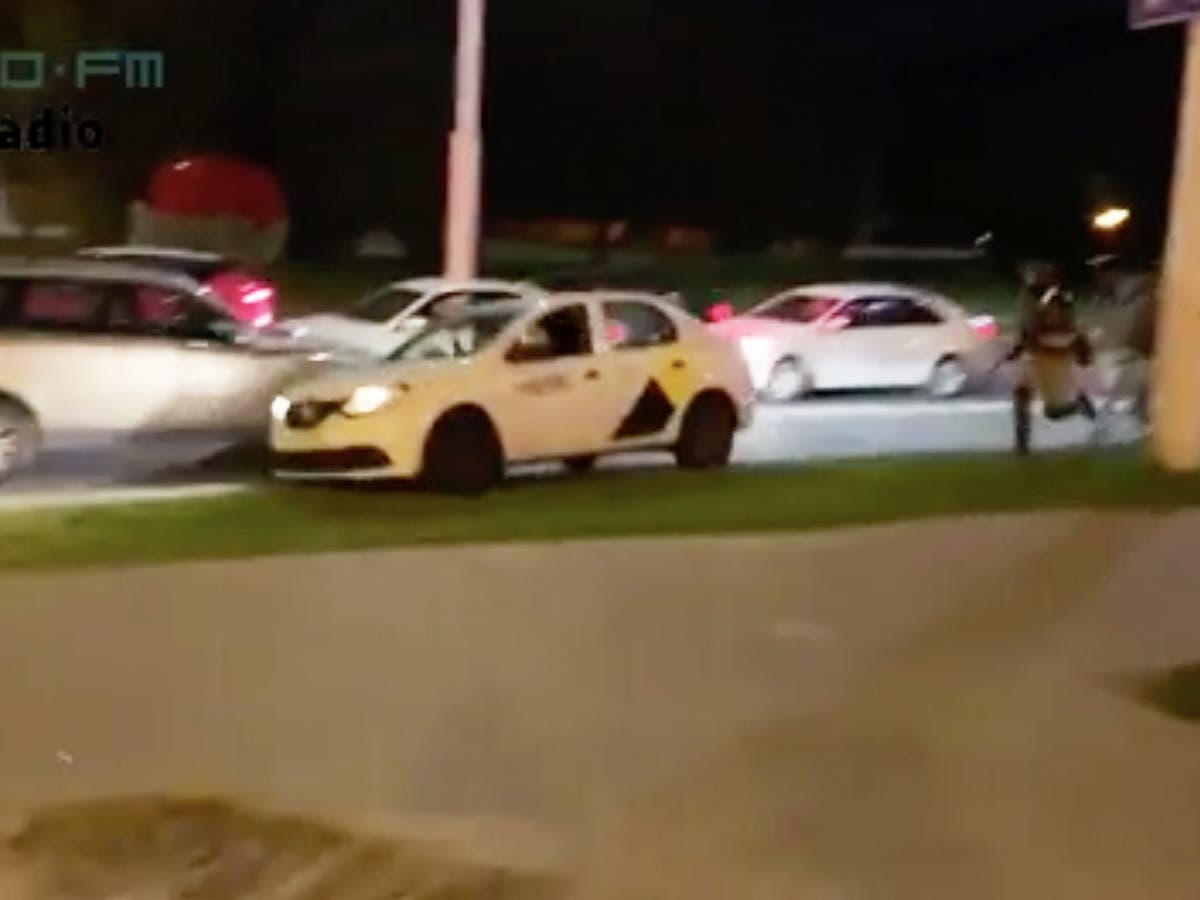 Belarus: Video shows dramatic moment taxi driver helps fleeing protestor escape armed police