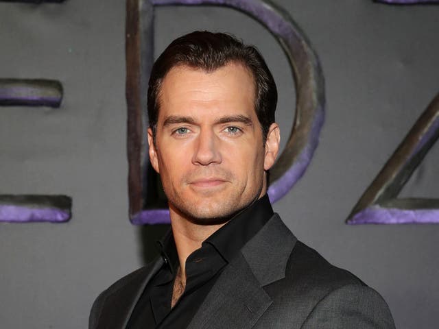 Cavill asiste al estreno de 'The Witcher', estrenada en Netflix