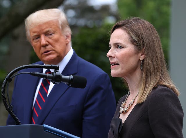 Donald Trump anunció a Amy Coney Barrett como su nominación para la Corte Suprema .