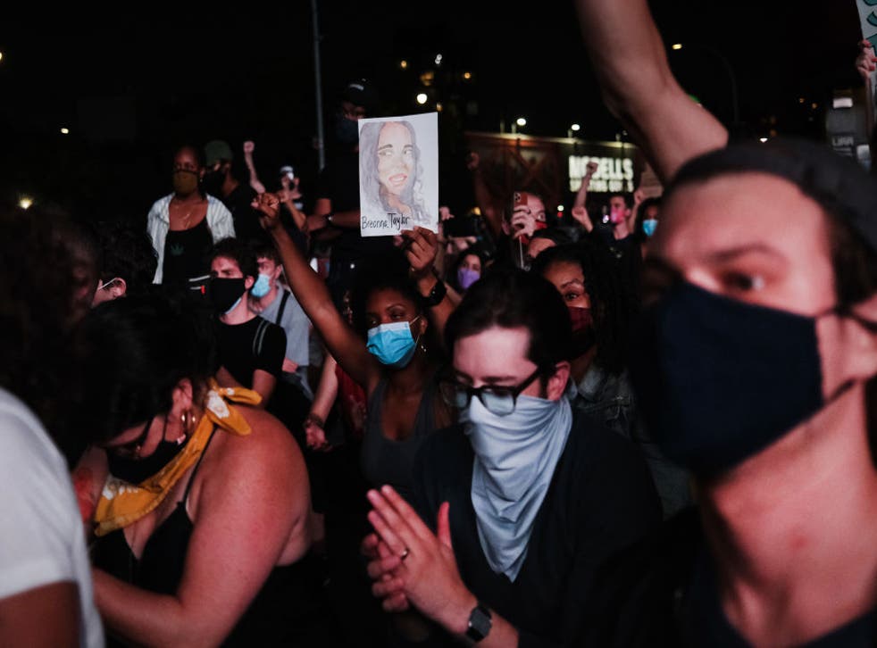 Se realizó una nueva protesta en nombre de Breonna Taylor en la ciudad de Nueva York.
