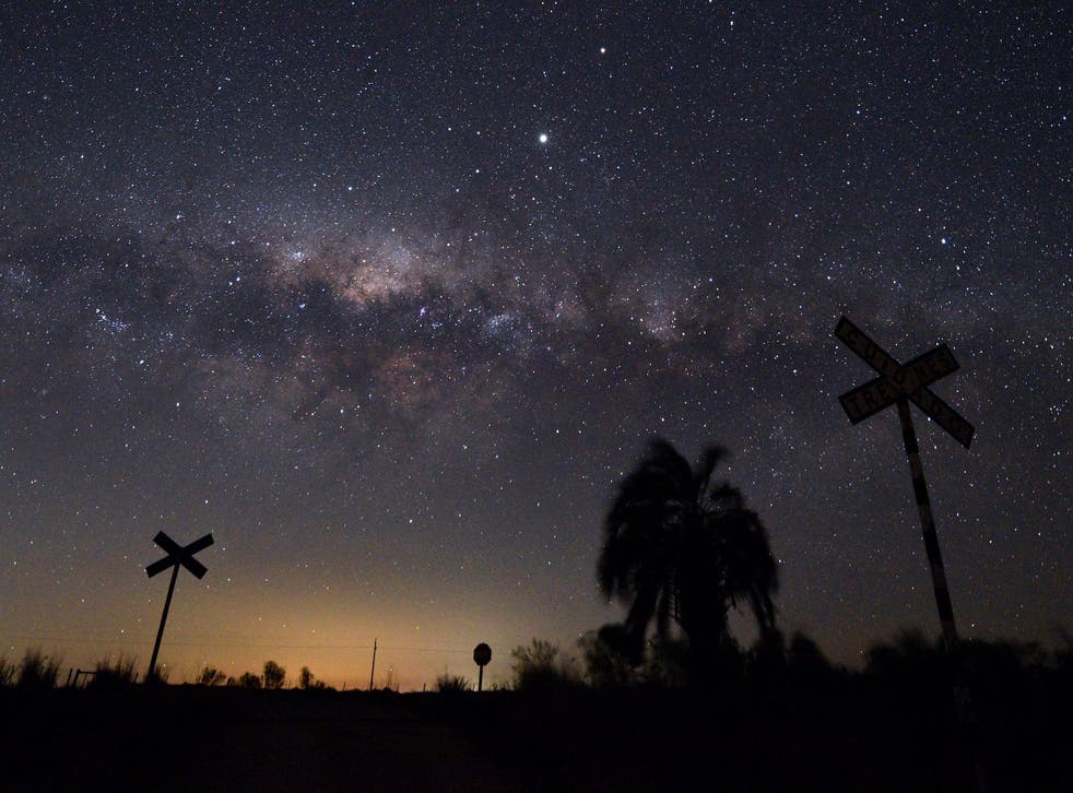 El centro de la galaxia está a 25 mil años luz de la Tierra