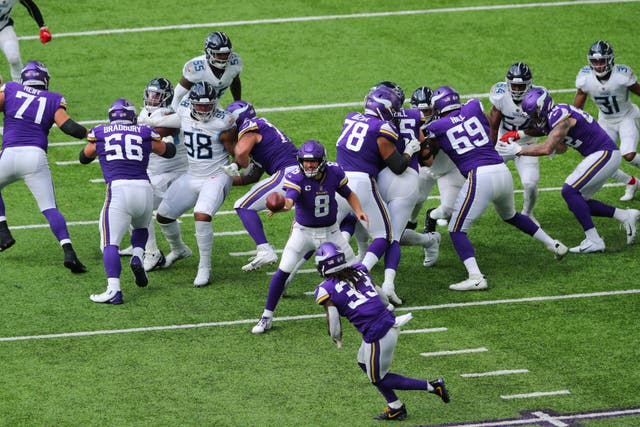 Kirk Cousins #8 tosses the ball to Dalvin Cook #33 of the Minnesota Vikings against the Tennessee Titans in the third quarter at US Bank Stadium on 27 September 2020 in Minneapolis, Minnesota