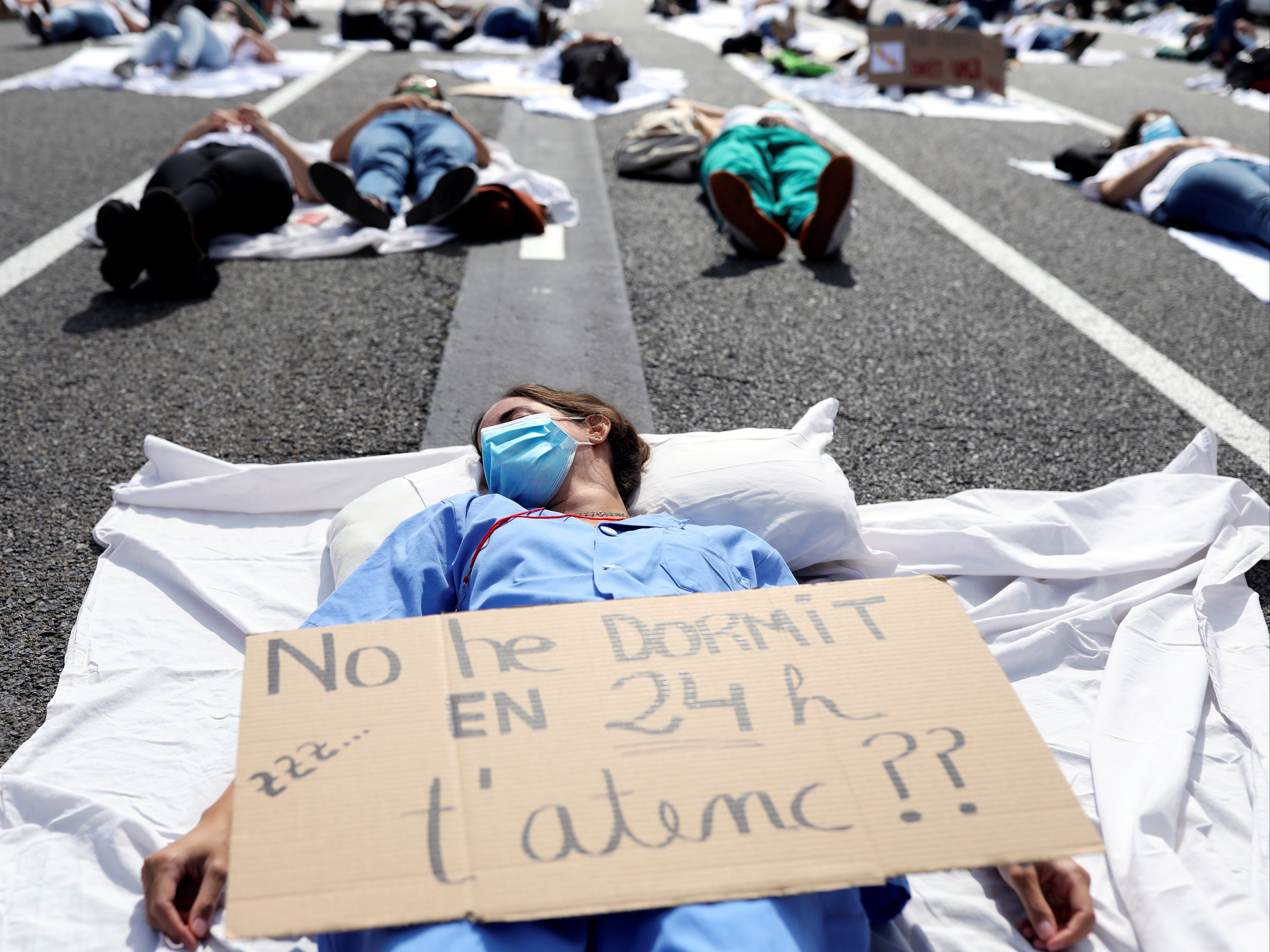 Doctors have protested in Spain against working conditions