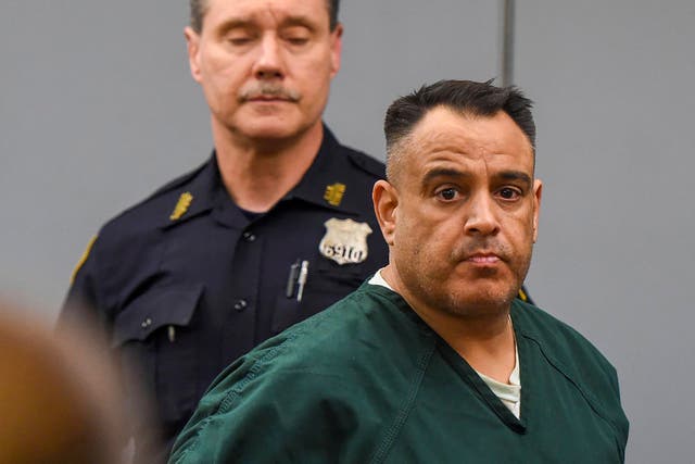 Raymond Radio dirigía una red de tráfico sexual desde la casa de sus padres.