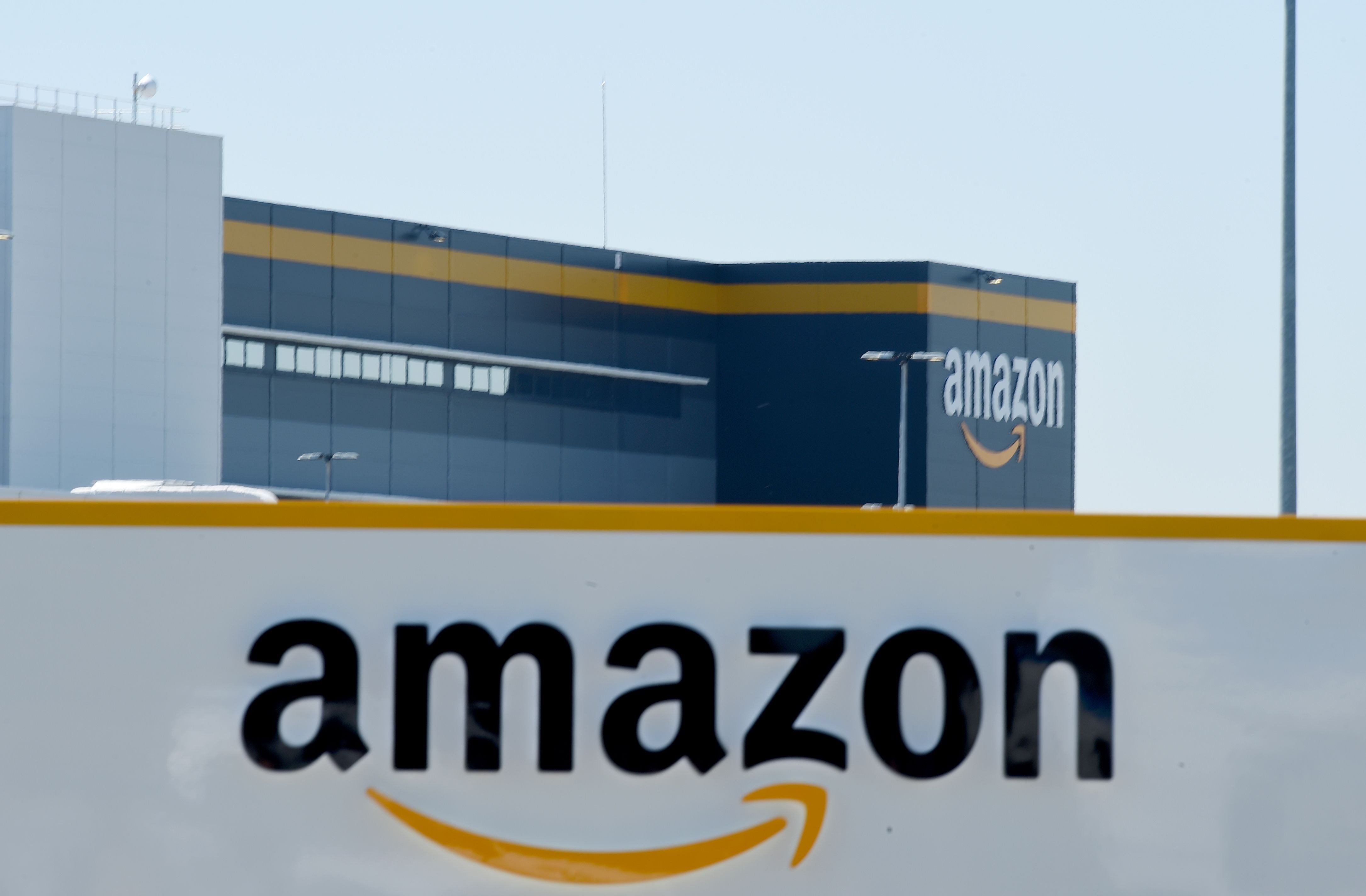 Shooting reported at an Amazon workplace in florida